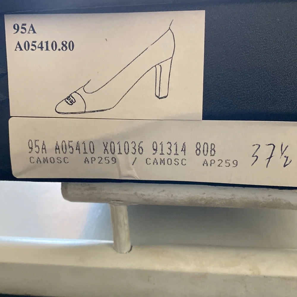 CHANEL Suede Pump in Chocolate Brown - Picture 9 of 9